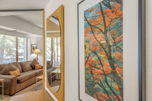 Fernseher, DVD-Player, Tischtennisplatte