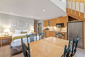 Ferros/tábuas de passar roupa, Wi-Fi de cortesia, roupa de cama