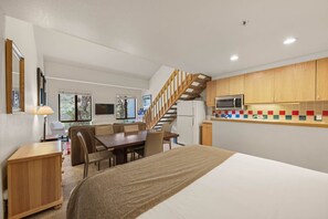 Iron/ironing board, free WiFi, bed sheets - 345  | Ski/Boarders Mtn View Loft + Full Fridge (Olympic Valley)