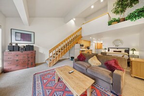 TV, DVD player, ping pong - 345  | Ski/Boarders Mtn View Loft + Full Fridge (Olympic Valley)