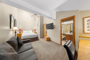 Schreibtisch, Bügeleisen/Bügelbrett, kostenloses WLAN, Bettwäsche