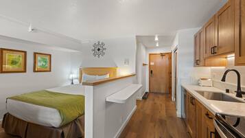 BĂŒgeleisen/BĂŒgelbrett, kostenloses WLAN, BettwĂ€sche