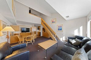 Televisión, reproductor de DVD, mesa de ping pong