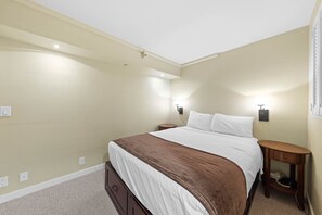 Een strijkplank/strijkijzer, gratis wifi, beddengoed