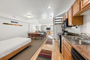 Fer et planche à repasser, Wi-Fi gratuit, draps fournis