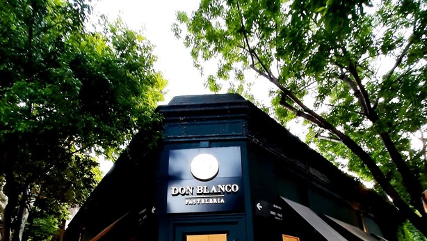 A building with a sign reading "DON BLANCO PASTELBRIA". - Apartment in Palermo Hollywood, Buenos Aires, Argentina (Buenos Aires)