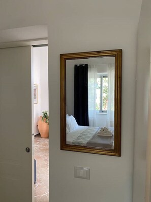 1 bedroom, desk, travel cot, free WiFi - Modern Apt in Taormina City Center + Free Parking (Taormina)