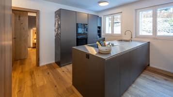 Exclusive-Apartment | Eigene Küche | Großer Kühlschrank, Mikrowelle, Ofen, Herdplatte