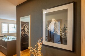42-inch flat-screen TV with digital channels - Seventh Sky- the luxury apartment (Zermatt)