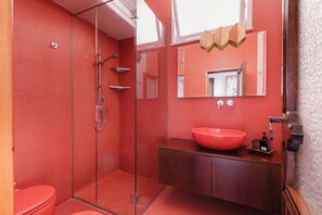 Shower, hair dryer, bidet, towels - Villa Celeste by Elite Villas (Capri)