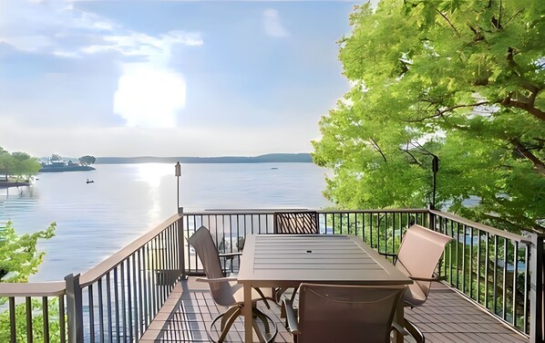 Outdoor dining - Million Dollar Ozark Oasis - On the water, walk to restaurants/bars & new dock! (Lake Ozark)