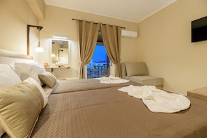 Deluxe Room | In-room safe, iron/ironing board, free WiFi, bed sheets - Mariliki Studios (Zakynthos)