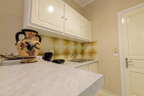 Deluxe Room | In-room safe, iron/ironing board, free WiFi, bed sheets - Mariliki Studios (Zakynthos)