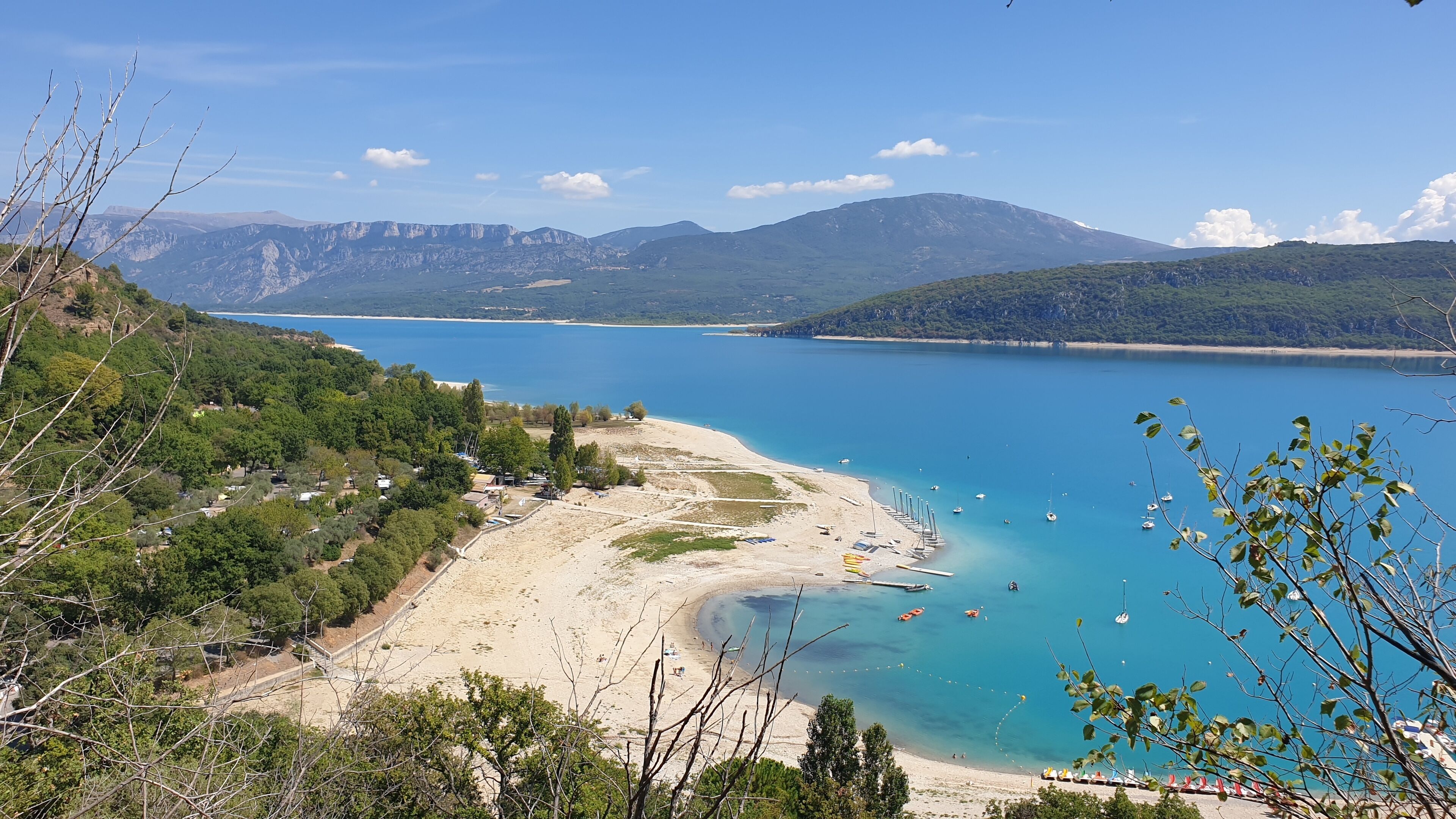 Lac de Sainte-Croix à 40 minutes (location kayak, paddle, bateau électrique)