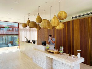 Basic Apartment | Lobby