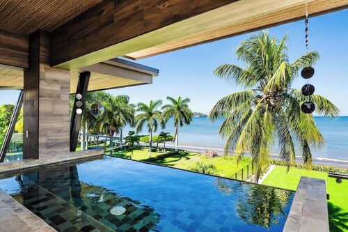 Beachfront Luxury Villa, 2 Pools & Daily Breakfast