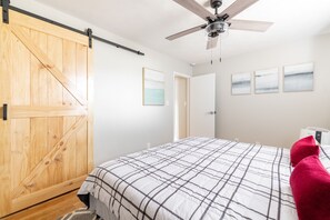 2 habitaciones, escritorio, tabla de planchar con plancha y wifi 
