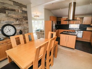 Fridge, dishwasher, electric kettle, toaster - Lakeside 12 (Carnforth)