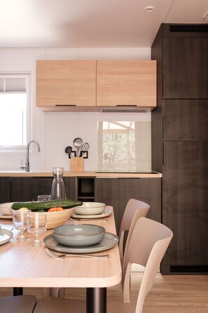Electric kettle, toaster, high chair - Slow Village Séveilles (Coux-et-Bigaroque-Mouzens)
