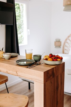 Casa de campo | Cocina privada | Tetera eléctrica, tostadora y periquera