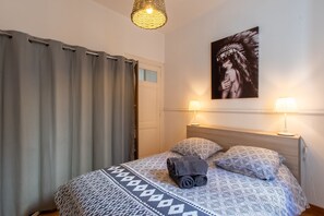 2 chambres, fer et planche à repasser, accès au Wi-Fi (inclus)