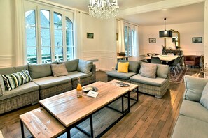 TV - La Brise Cancalaise - Maison typique avec vue mer (Cancale)