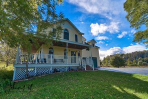 Exterior - Frankfort Farmhouse - PickleBARn (Frankfort)