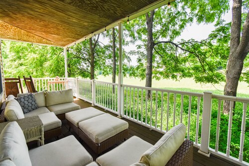 Frankfort Farmhouse - PickleBARn