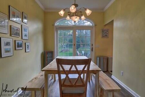 Frankfort Farmhouse - PickleBARn