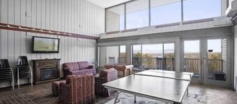 Newly Remodeled Cedar Lodge Room w/ Lake Views!