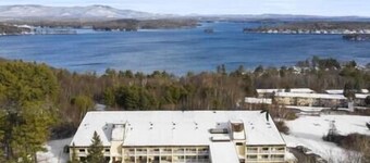 Newly Remodeled Cedar Lodge Room w/ Lake Views!