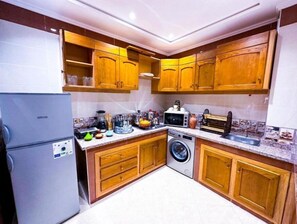 Fridge, microwave, oven, stovetop - Luxury of Mesnana (Tanger)