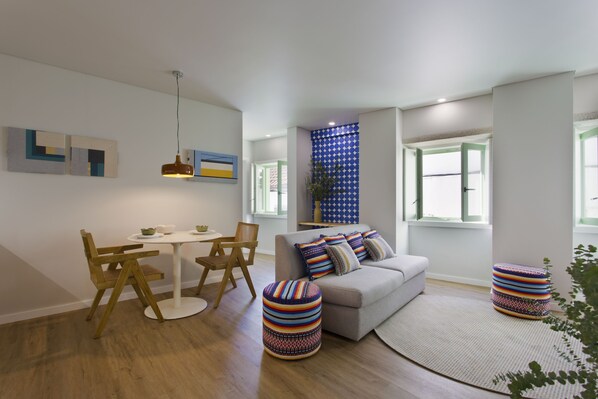 Smart TV - Amazing 1 Bedroom Apartment, 4 min Walk From Douro River & Beach in Foz Area (Porto)