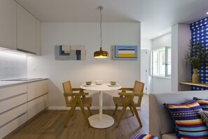 Dining - Amazing 1 Bedroom Apartment, 4 min Walk From Douro River & Beach in Foz Area (Porto)