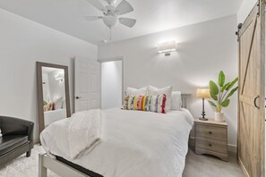 2 عدّة غرف نوم ومكواة/لوح كي وسرير سفر وواي فاي مجانًا