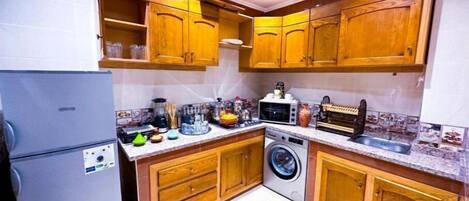 Micro-ondes, four, plaque de cuisson