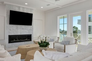 Smart TV - "Lakeside Love" Lakefront Private Pool Golf Cart Short Walk to the Beach (Santa Rosa Beach)