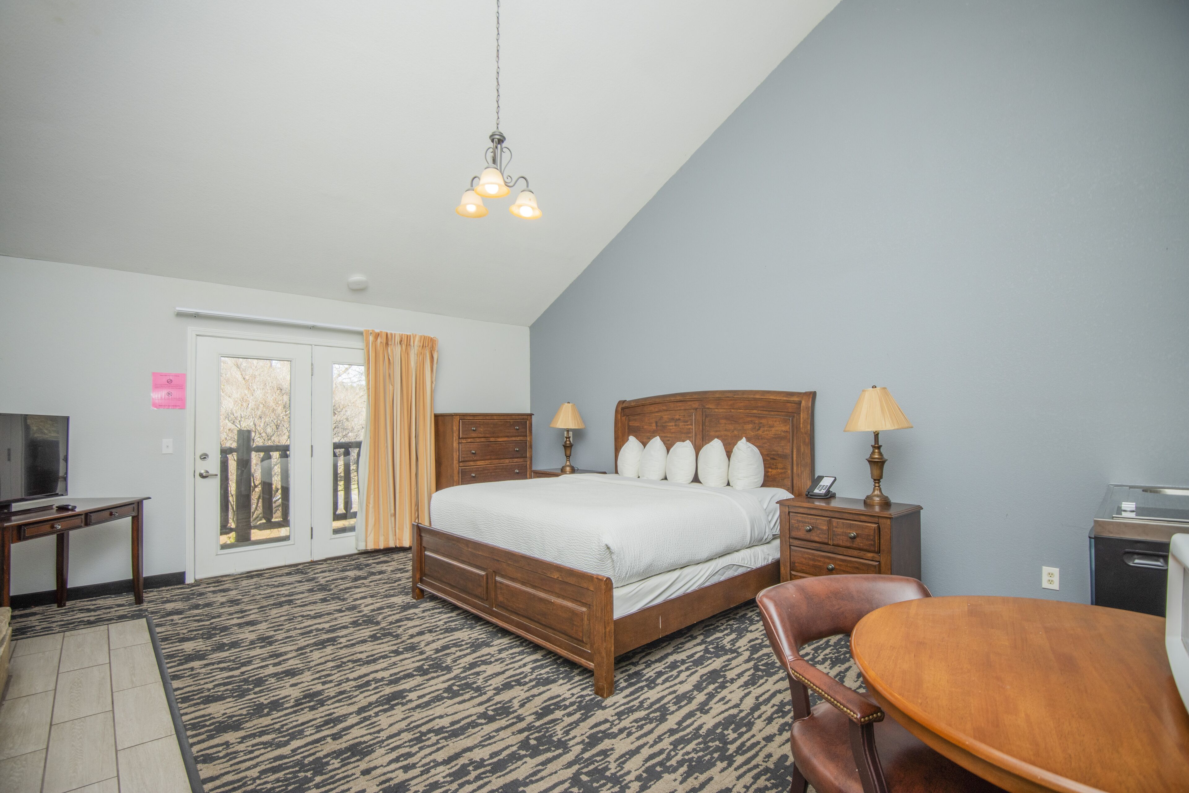 King Bedroom with Fireplace and Kitchenette at Tremont Lodge