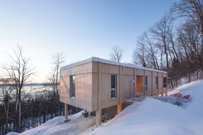 Exterior - Tree house Chez Leon (petite rivière saint françois)