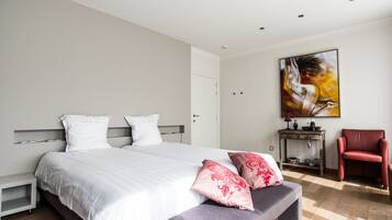 Comfort Suite | In-room safe, soundproofing, free WiFi