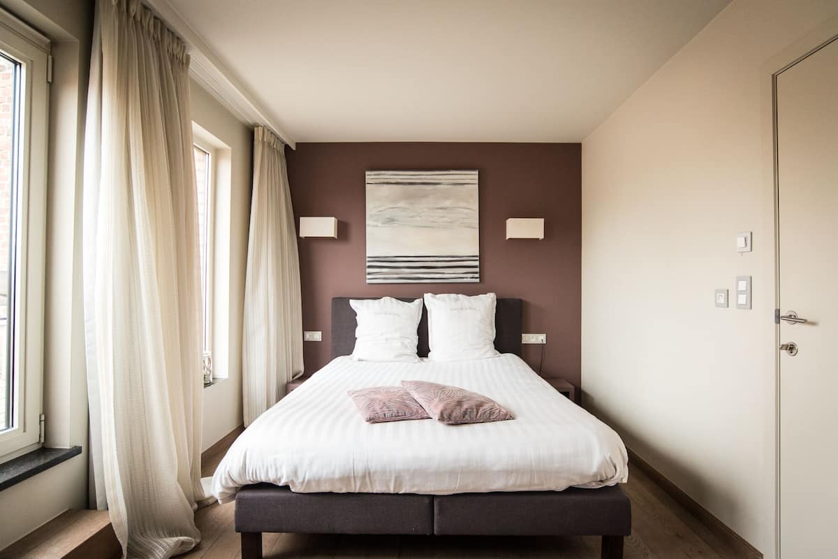 Comfort tweepersoonskamer | Een kluis op de kamer, geluiddichte muren, gratis wifi