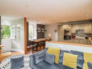 Refrigerador, lavavajillas, tetera/pava eléctrica, tostadora