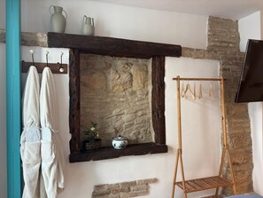 Estudio estándar 4 | Premium bedding, down comforters, Select Comfort beds, soundproofing