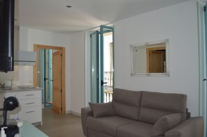 32-tums LED-tv med kabelkanaler, nya filmer och betalfilmer