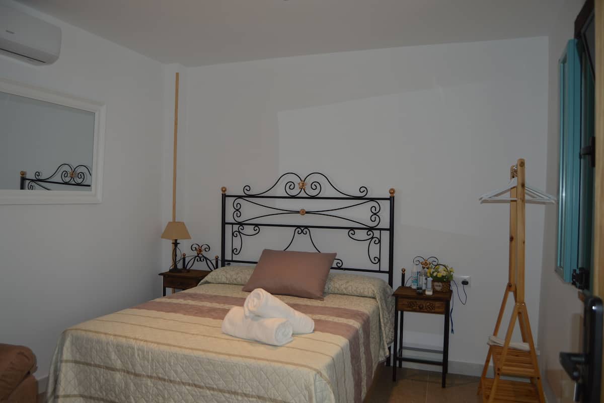 Standard Studio | 1 bedroom, premium bedding, down comforters, Select Comfort beds