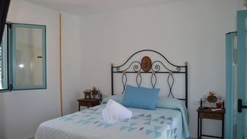 Deluxe Penthouse | Premium bedding, down comforters, Select Comfort beds, soundproofing