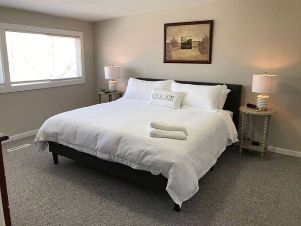 3 bedrooms, desk, iron/ironing board, travel cot