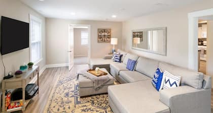 Newly UPD home in DT Libertyville Near Naval Base!