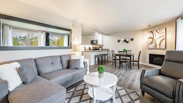 Smart TV, fireplace