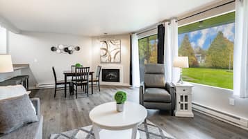 Smart TV, fireplace